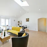 La Maison Celeste Jardin Et Charme En Hauteur