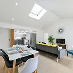 La Maison Celeste Jardin Et Charme En Hauteur Lägenhet *